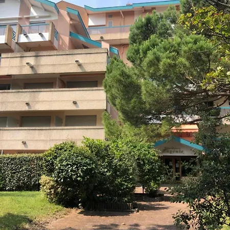 With Balcony In Facing The Pool Appartamento